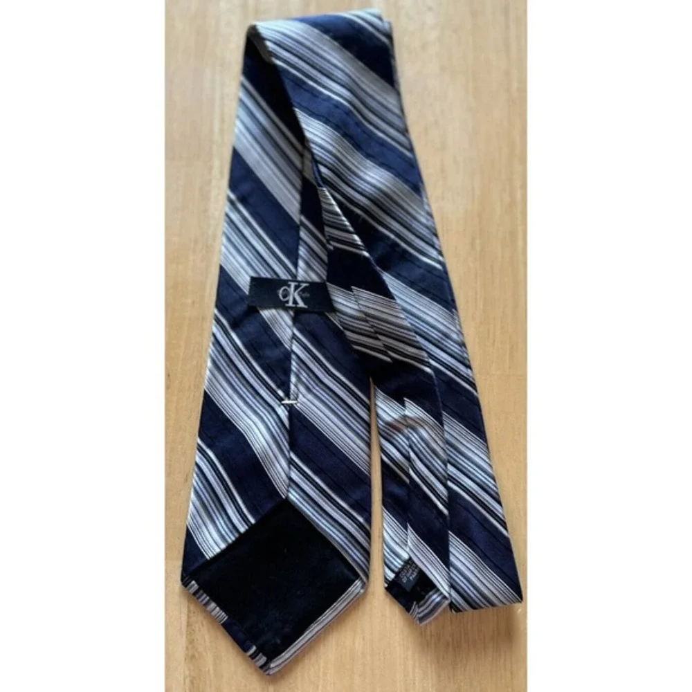 CALVIN KLEIN Blue Gray Striped‎ 100% Silk Men’s Tie